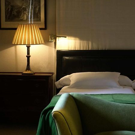Hotel Landa Burgo Esterno foto A bedroom at the hotel