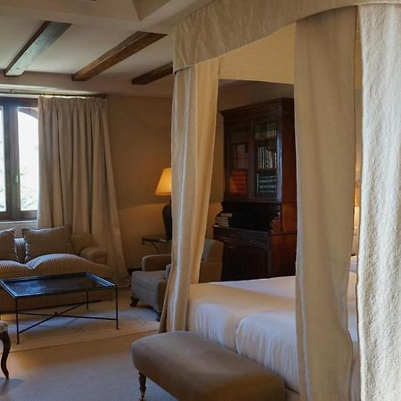 Hotel Landa Burgo Esterno foto A room at the hotel