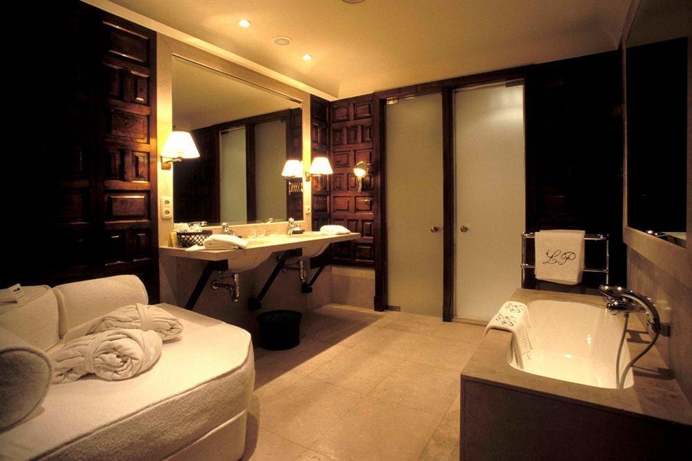 Hotel Landa Burgo Camera foto A bathroom at the Mandarin Oriental, Bangkok