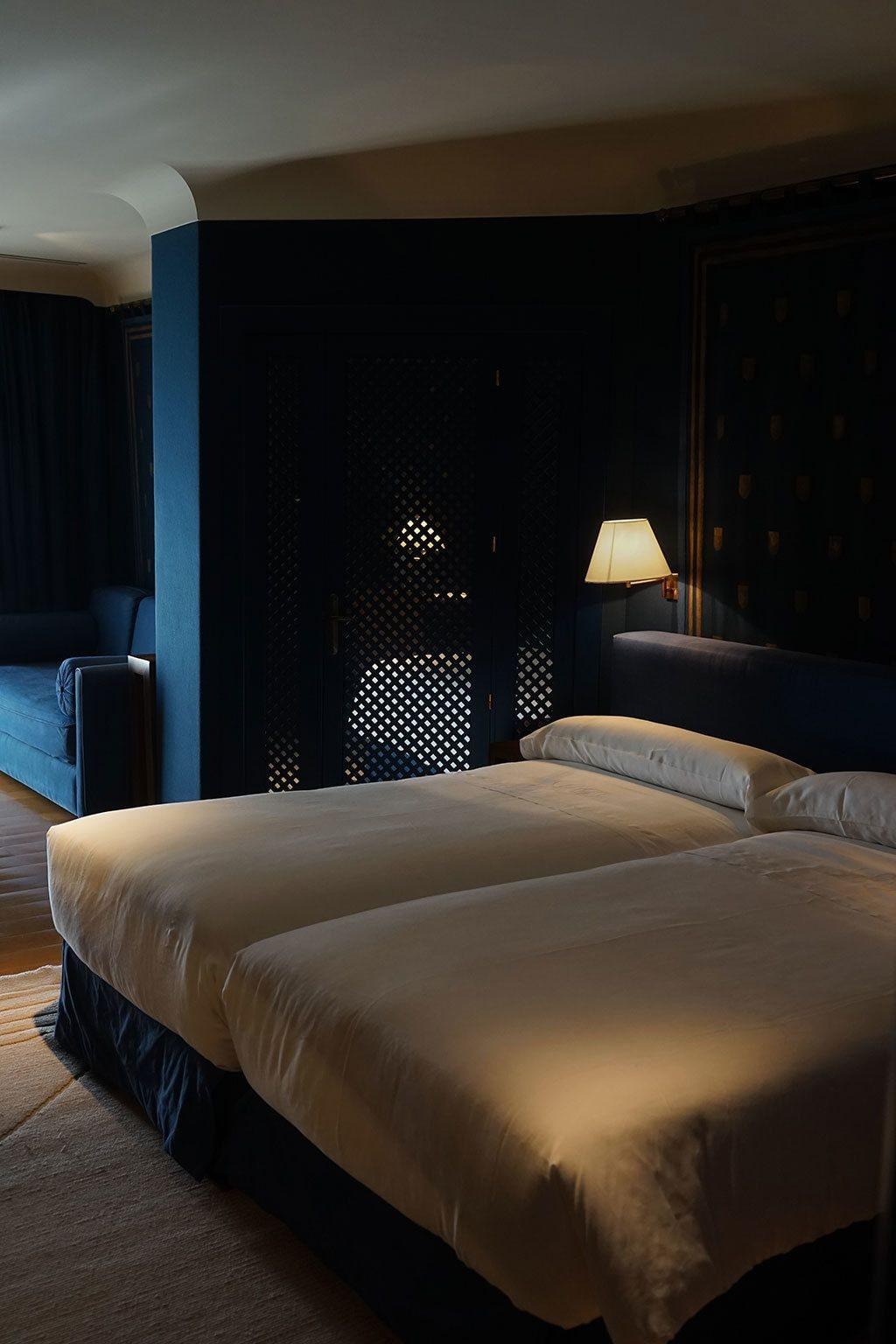 Hotel Landa Burgo Esterno foto A room at the hotel