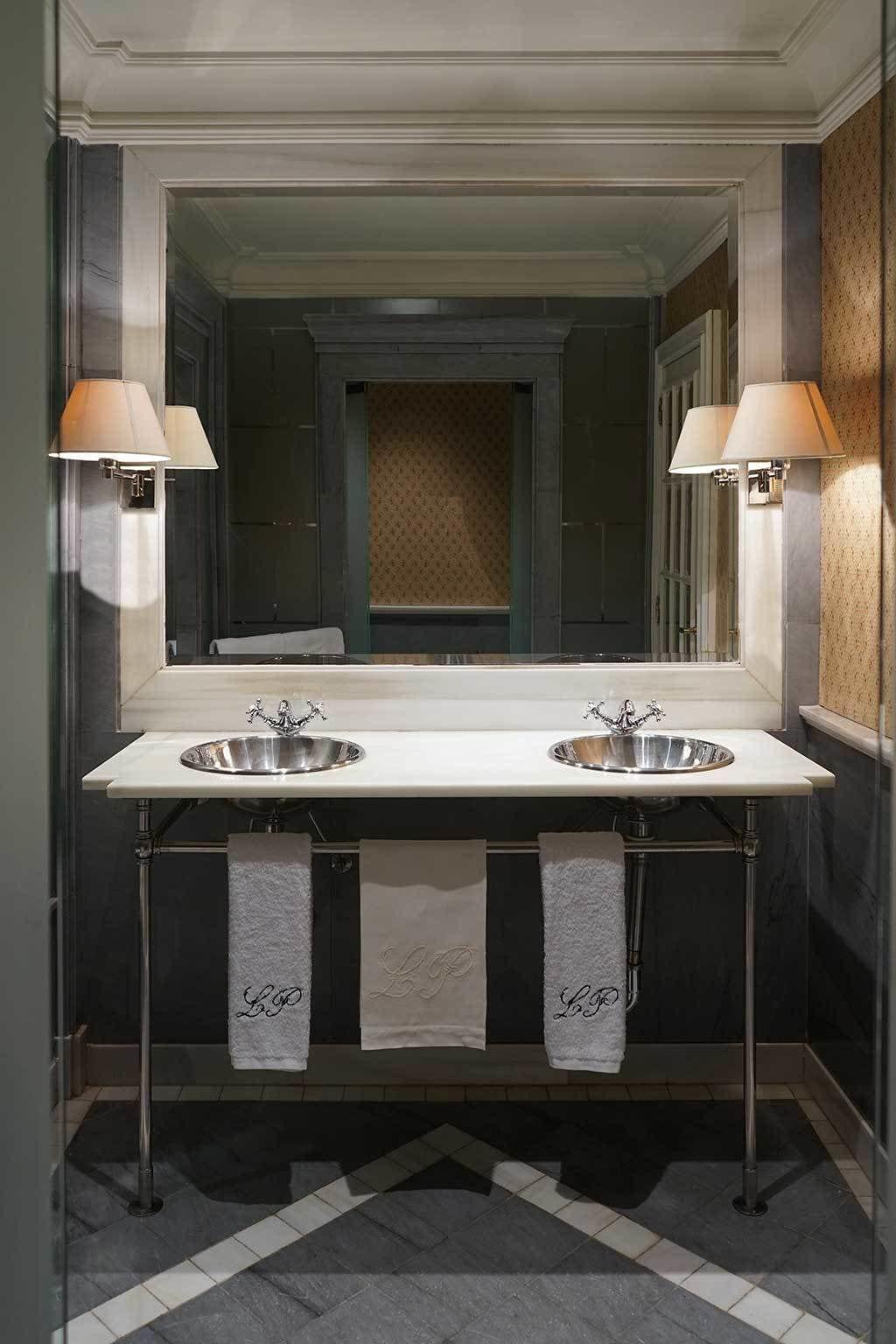 Hotel Landa Burgo Esterno foto A double sink