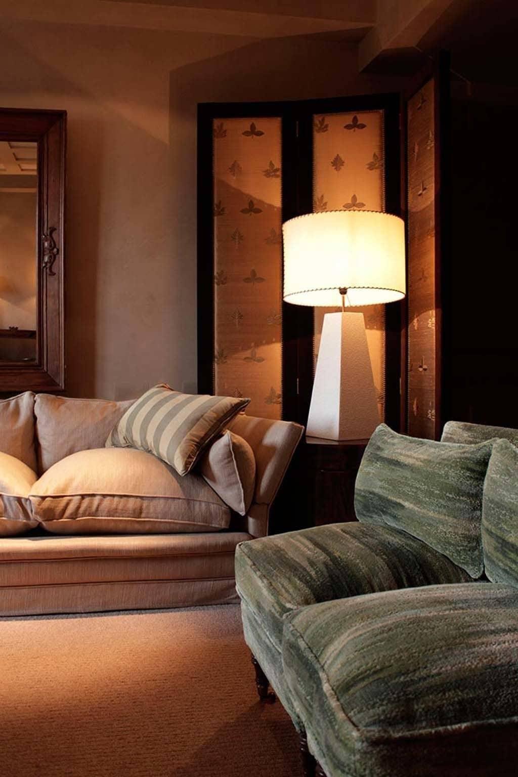 Hotel Landa Burgo Esterno foto A table lamp