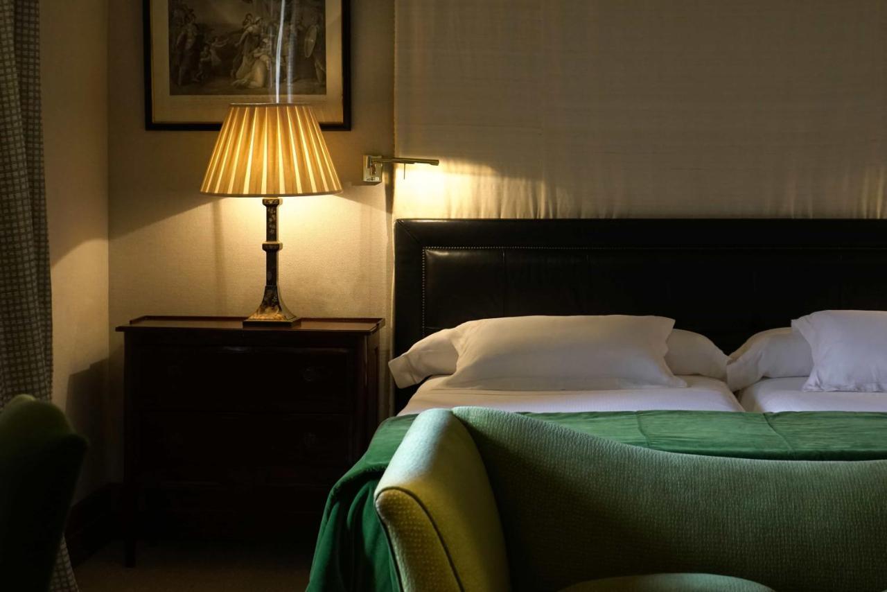 Hotel Landa Burgo Esterno foto A bedroom at the hotel