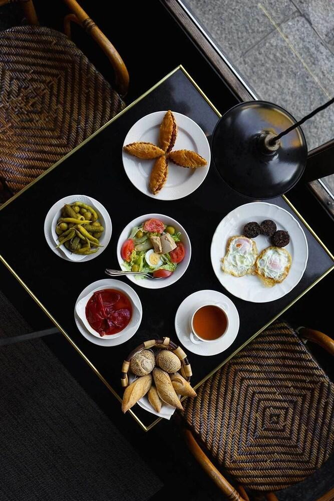 Hotel Landa Burgo Esterno foto A traditional Turkish breakfast