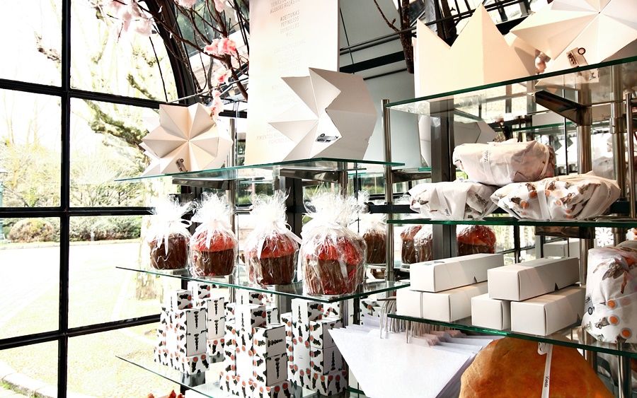 Hotel Landa Burgo Esterno foto A display of chocolate truffles