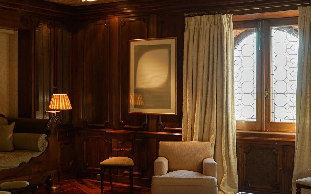 Hotel Landa Burgo Esterno foto Curtains in a living room