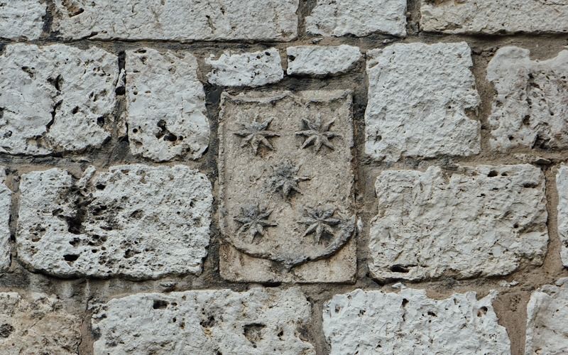 Hotel Landa Burgo Esterno foto Coat of arms of the House of Hohenberg