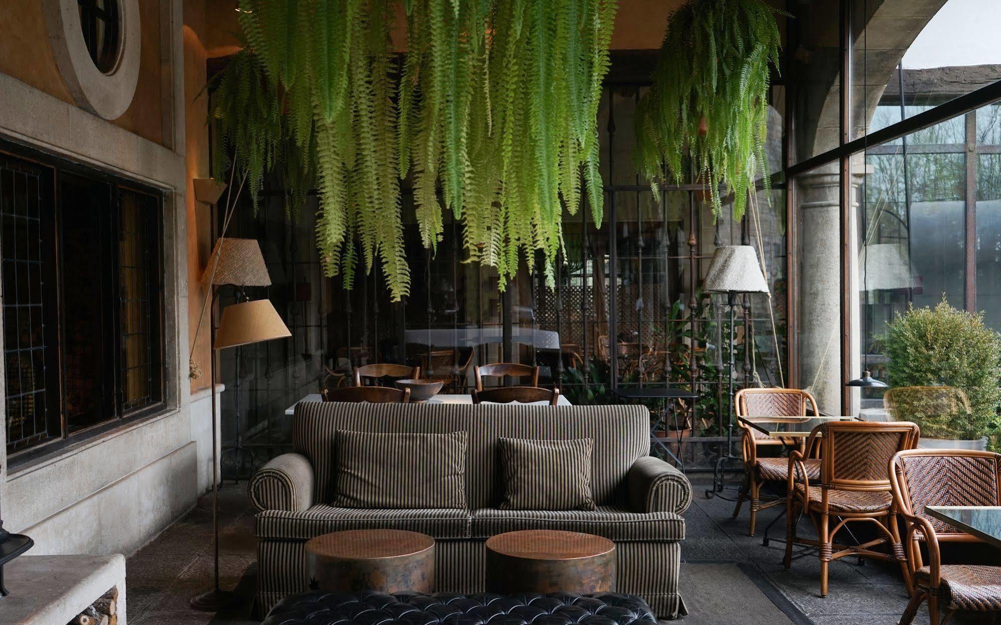 Hotel Landa Burgo Esterno foto The interior of the hotel