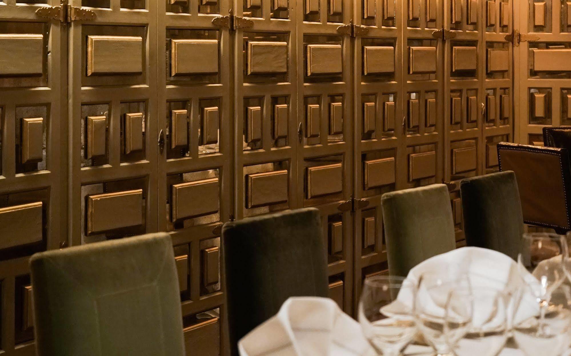 Hotel Landa Burgo Esterno foto Gold bars in a bank vault